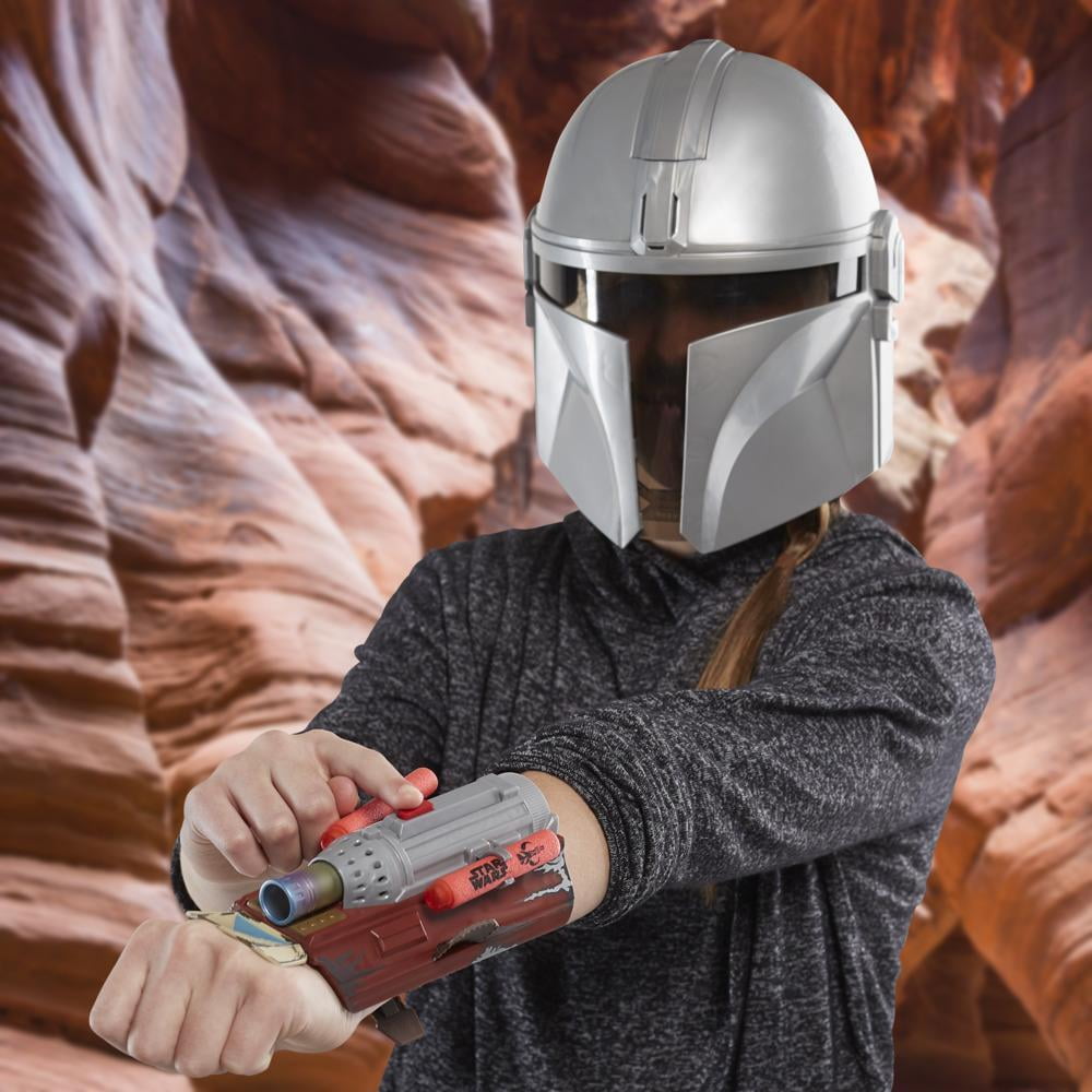 Star Wars the Mandalorian Electronic Mask, Halloween Costume Accessory with Phrases and SFX, Ages 5 and Up