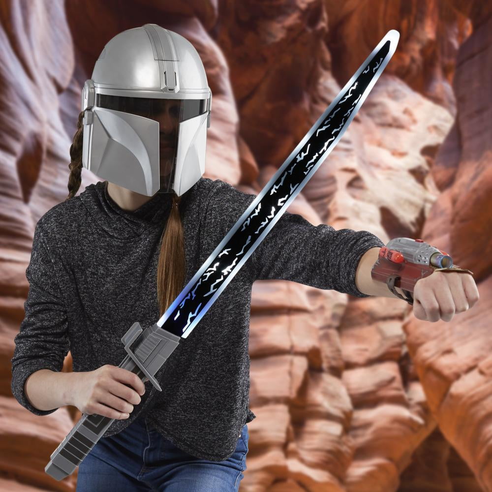 Star Wars the Mandalorian Electronic Mask, Halloween Costume Accessory with Phrases and SFX, Ages 5 and Up