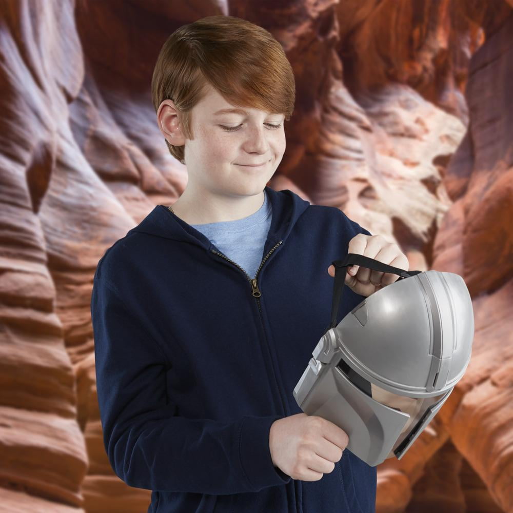 Star Wars the Mandalorian Electronic Mask, Halloween Costume Accessory with Phrases and SFX, Ages 5 and Up